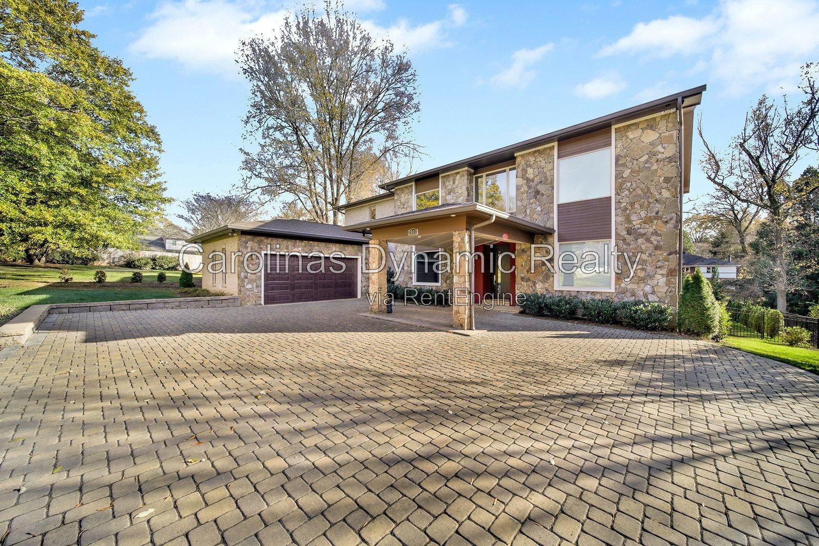 MYERS PARK/SOUTHPARK AREA. MODERN, NEWER CONSTRUCTION 4BR/4.1BA EXECUTIVE HOME ON A BEAUTIFUL & QUIET STREET. BACKYARD OASIS WITH POOL & COVERD TERRACE W/ OUTDOOR KITCHEN property image