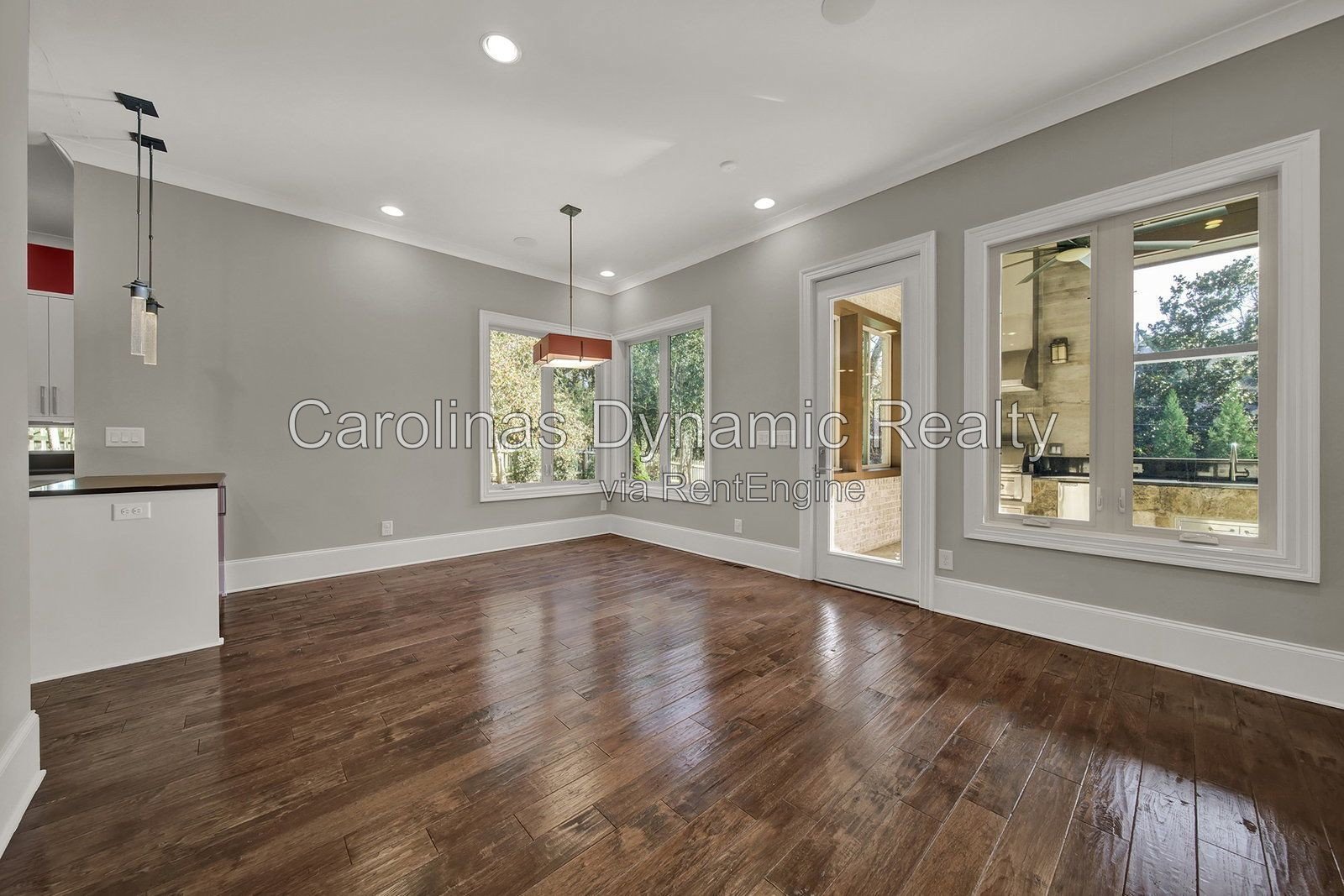 MYERS PARK/SOUTHPARK AREA. MODERN, NEWER CONSTRUCTION 4BR/4.1BA EXECUTIVE HOME ON A BEAUTIFUL & QUIET STREET. BACKYARD OASIS WITH POOL & COVERD TERRACE W/ OUTDOOR KITCHEN property image