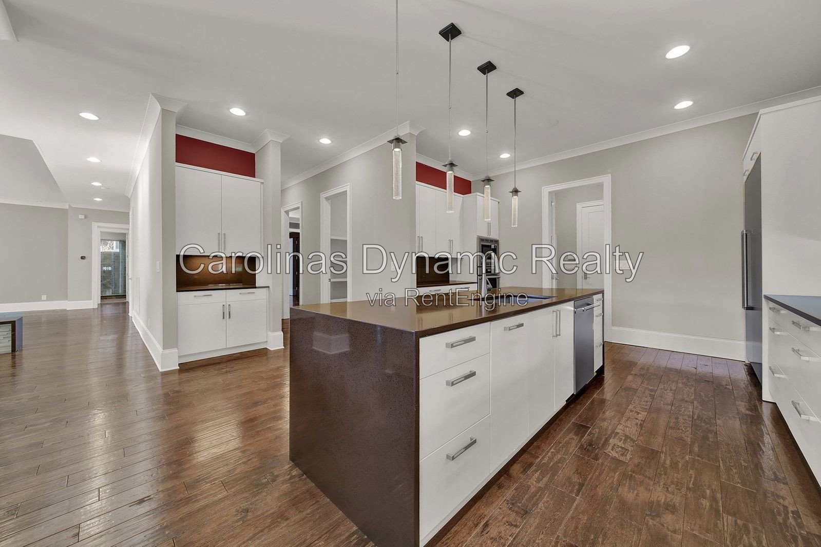 MYERS PARK/SOUTHPARK AREA. MODERN, NEWER CONSTRUCTION 4BR/4.1BA EXECUTIVE HOME ON A BEAUTIFUL & QUIET STREET. BACKYARD OASIS WITH POOL & COVERD TERRACE W/ OUTDOOR KITCHEN property image
