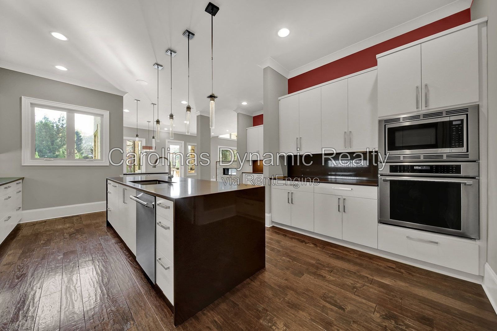 MYERS PARK/SOUTHPARK AREA. MODERN, NEWER CONSTRUCTION 4BR/4.1BA EXECUTIVE HOME ON A BEAUTIFUL & QUIET STREET. BACKYARD OASIS WITH POOL & COVERD TERRACE W/ OUTDOOR KITCHEN property image