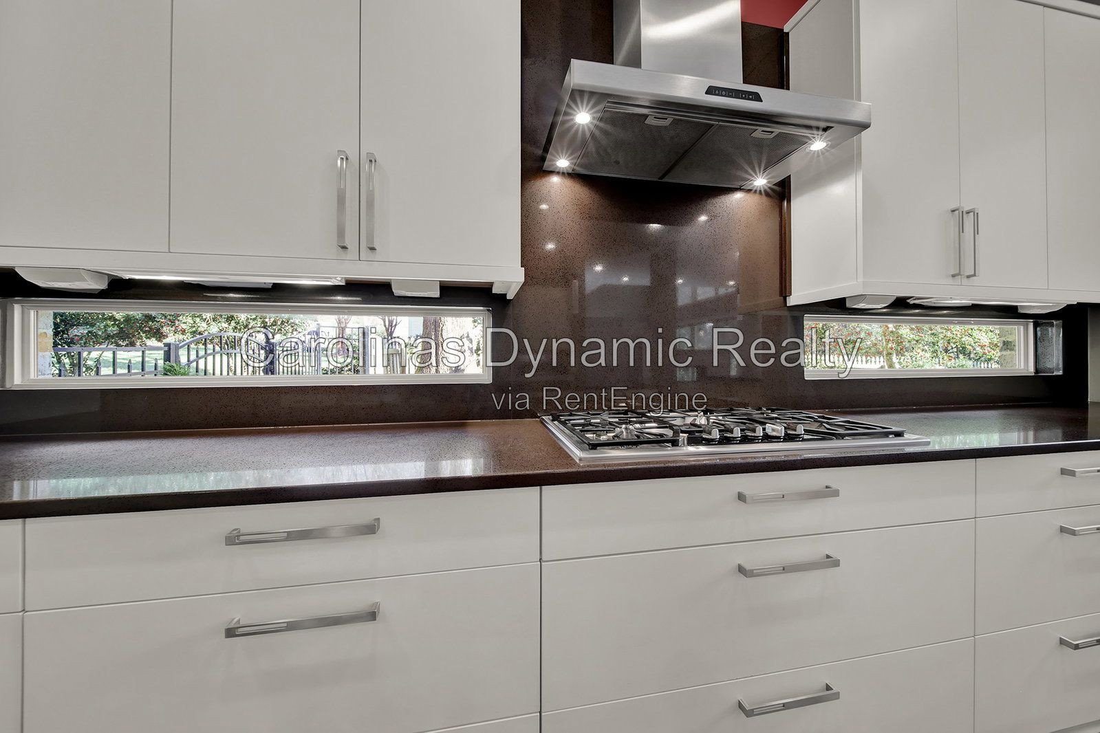 MYERS PARK/SOUTHPARK AREA. MODERN, NEWER CONSTRUCTION 4BR/4.1BA EXECUTIVE HOME ON A BEAUTIFUL & QUIET STREET. BACKYARD OASIS WITH POOL & COVERD TERRACE W/ OUTDOOR KITCHEN property image