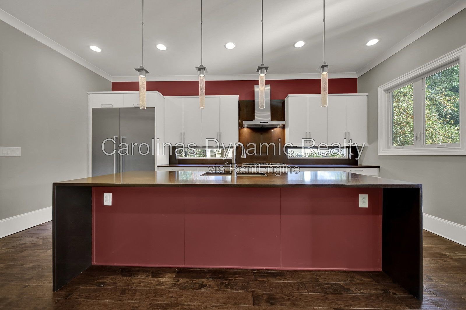 MYERS PARK/SOUTHPARK AREA. MODERN, NEWER CONSTRUCTION 4BR/4.1BA EXECUTIVE HOME ON A BEAUTIFUL & QUIET STREET. BACKYARD OASIS WITH POOL & COVERD TERRACE W/ OUTDOOR KITCHEN property image
