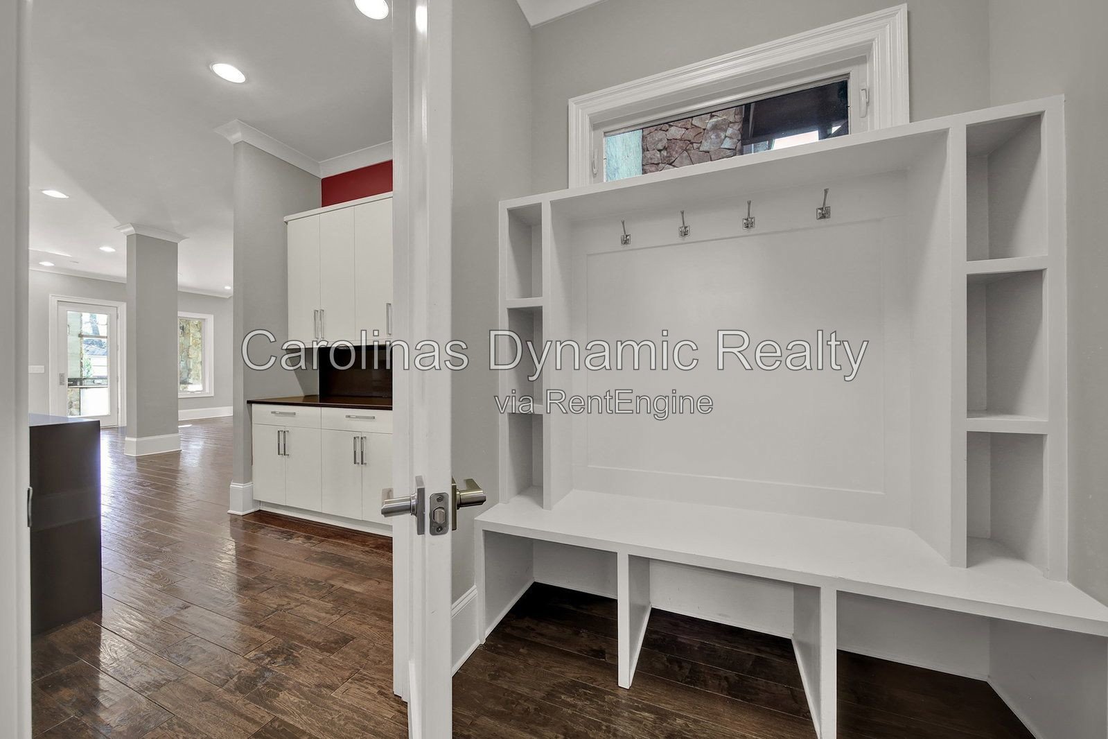 MYERS PARK/SOUTHPARK AREA. MODERN, NEWER CONSTRUCTION 4BR/4.1BA EXECUTIVE HOME ON A BEAUTIFUL & QUIET STREET. BACKYARD OASIS WITH POOL & COVERD TERRACE W/ OUTDOOR KITCHEN property image
