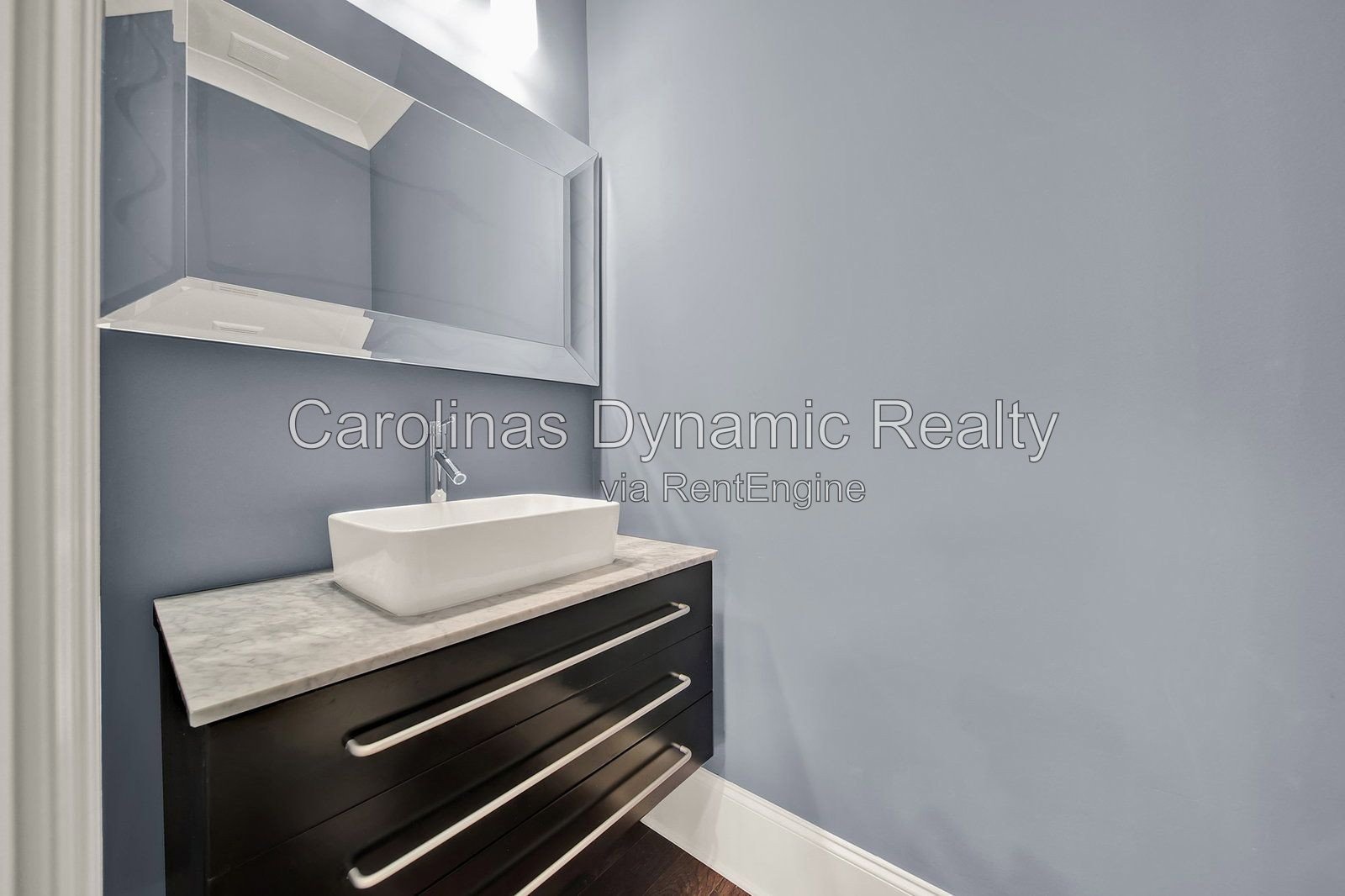 MYERS PARK/SOUTHPARK AREA. MODERN, NEWER CONSTRUCTION 4BR/4.1BA EXECUTIVE HOME ON A BEAUTIFUL & QUIET STREET. BACKYARD OASIS WITH POOL & COVERD TERRACE W/ OUTDOOR KITCHEN property image