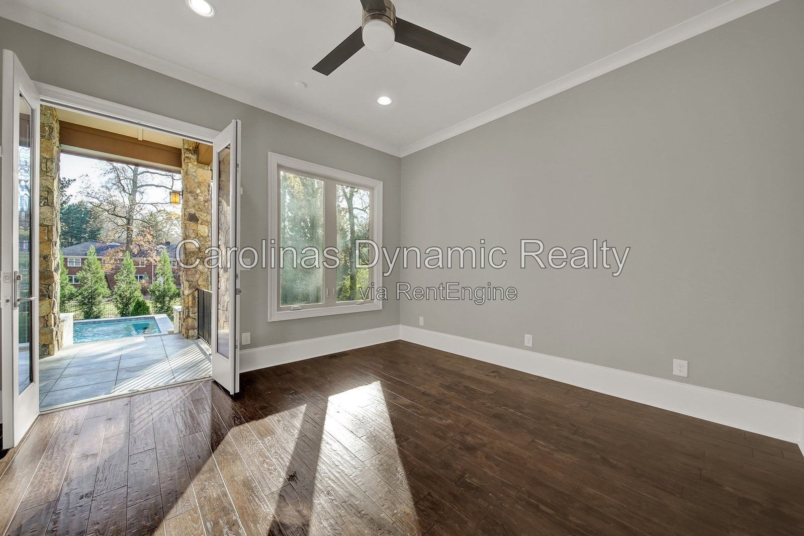 MYERS PARK/SOUTHPARK AREA. MODERN, NEWER CONSTRUCTION 4BR/4.1BA EXECUTIVE HOME ON A BEAUTIFUL & QUIET STREET. BACKYARD OASIS WITH POOL & COVERD TERRACE W/ OUTDOOR KITCHEN property image