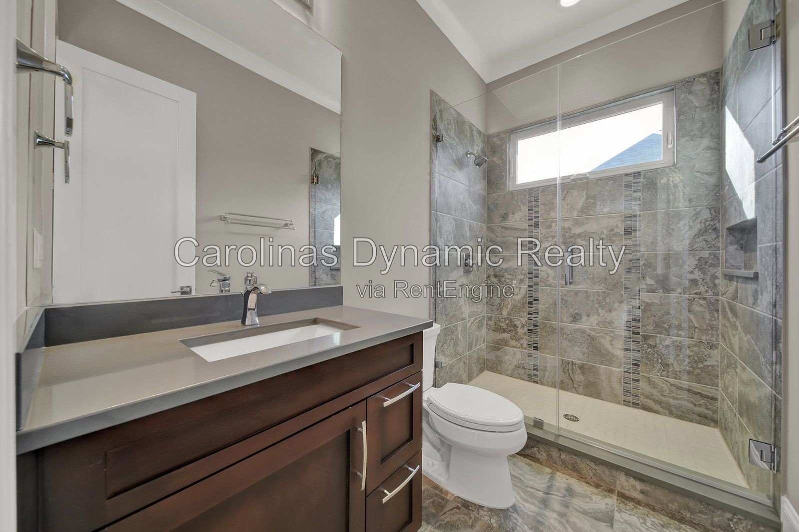 MYERS PARK/SOUTHPARK AREA. MODERN, NEWER CONSTRUCTION 4BR/4.1BA EXECUTIVE HOME ON A BEAUTIFUL & QUIET STREET. BACKYARD OASIS WITH POOL & COVERD TERRACE W/ OUTDOOR KITCHEN property image