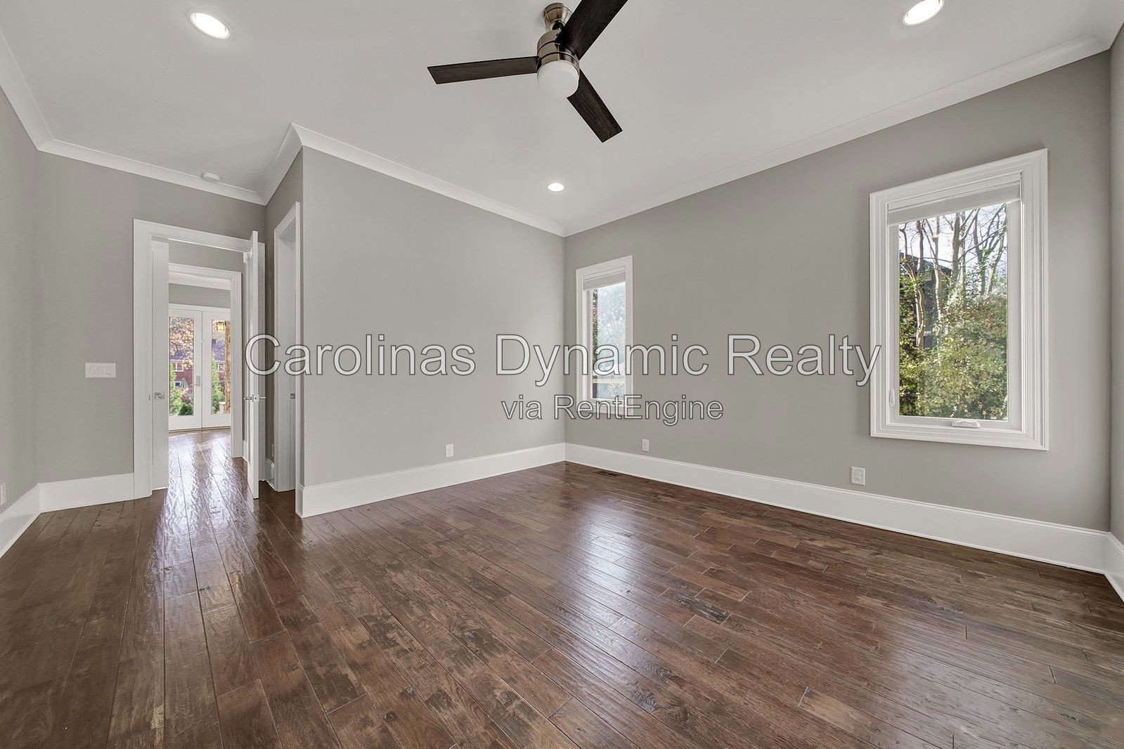 MYERS PARK/SOUTHPARK AREA. MODERN, NEWER CONSTRUCTION 4BR/4.1BA EXECUTIVE HOME ON A BEAUTIFUL & QUIET STREET. BACKYARD OASIS WITH POOL & COVERD TERRACE W/ OUTDOOR KITCHEN property image