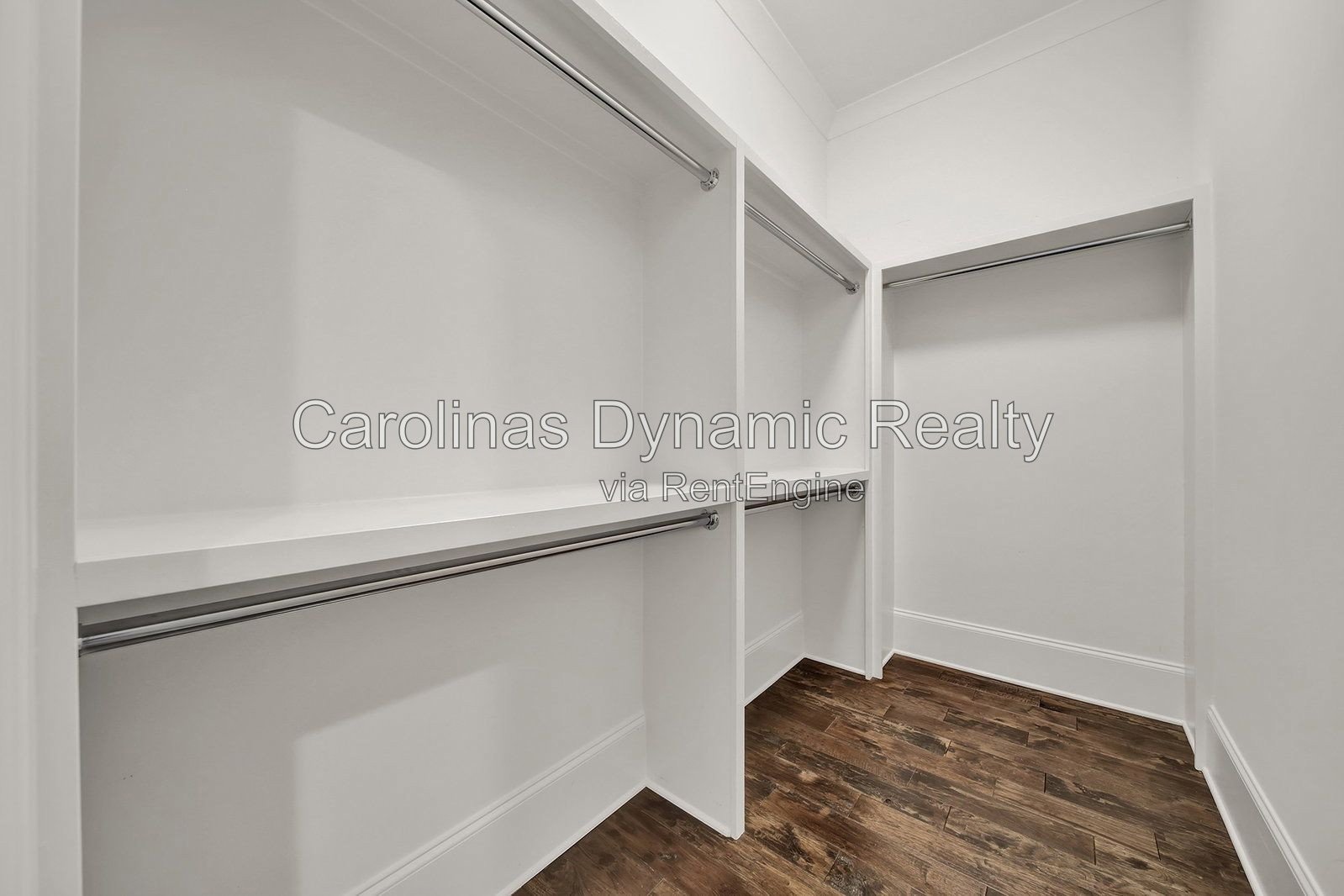 MYERS PARK/SOUTHPARK AREA. MODERN, NEWER CONSTRUCTION 4BR/4.1BA EXECUTIVE HOME ON A BEAUTIFUL & QUIET STREET. BACKYARD OASIS WITH POOL & COVERD TERRACE W/ OUTDOOR KITCHEN property image