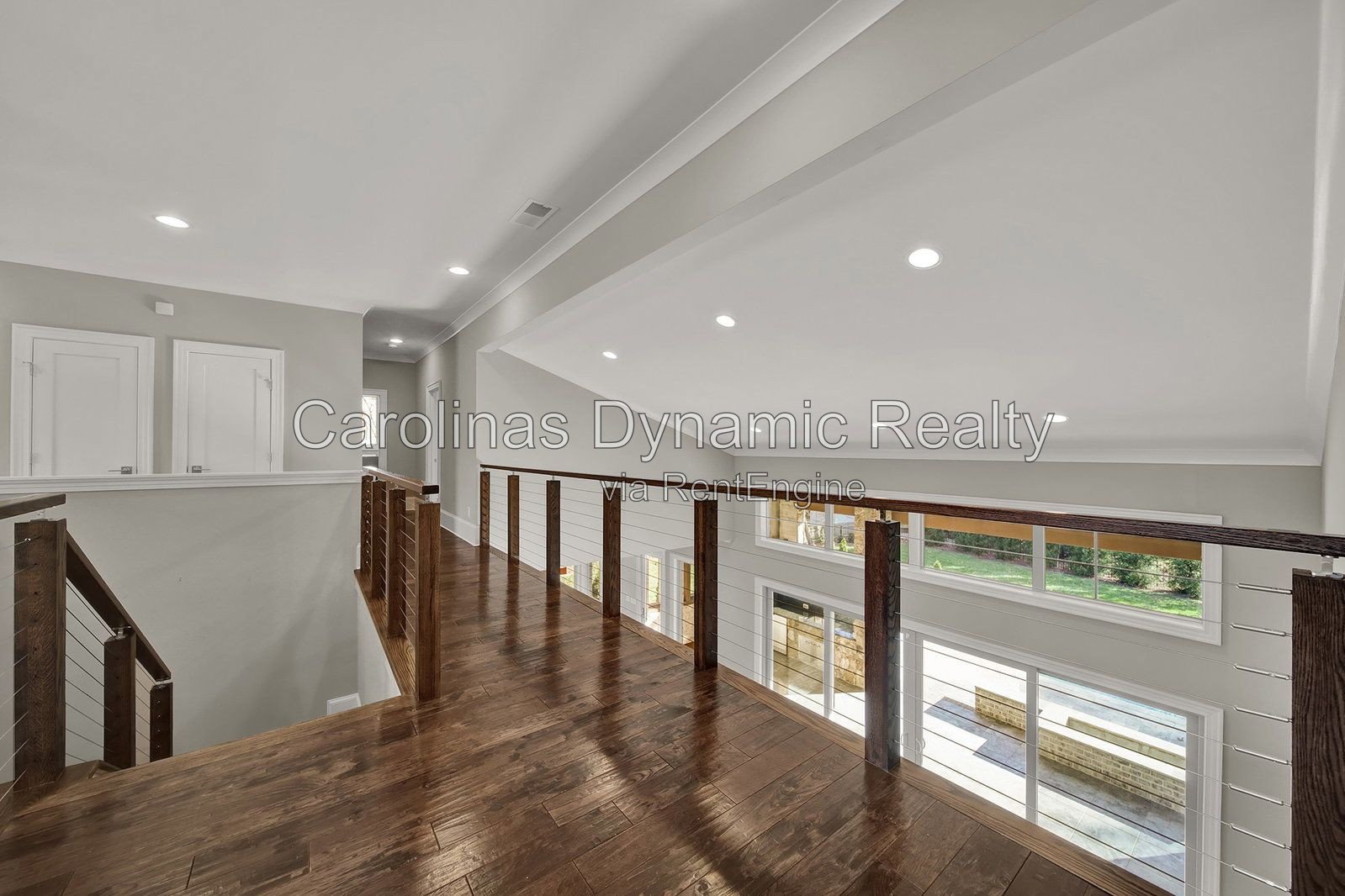 MYERS PARK/SOUTHPARK AREA. MODERN, NEWER CONSTRUCTION 4BR/4.1BA EXECUTIVE HOME ON A BEAUTIFUL & QUIET STREET. BACKYARD OASIS WITH POOL & COVERD TERRACE W/ OUTDOOR KITCHEN property image