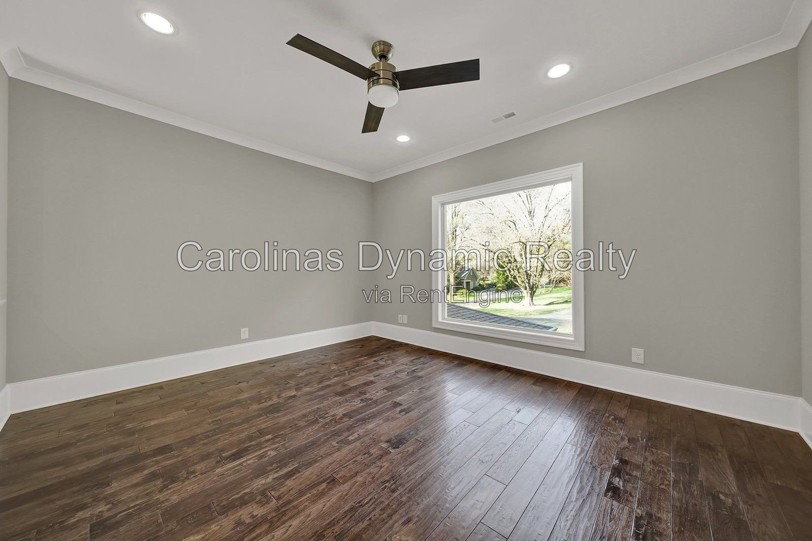 MYERS PARK/SOUTHPARK AREA. MODERN, NEWER CONSTRUCTION 4BR/4.1BA EXECUTIVE HOME ON A BEAUTIFUL & QUIET STREET. BACKYARD OASIS WITH POOL & COVERD TERRACE W/ OUTDOOR KITCHEN property image
