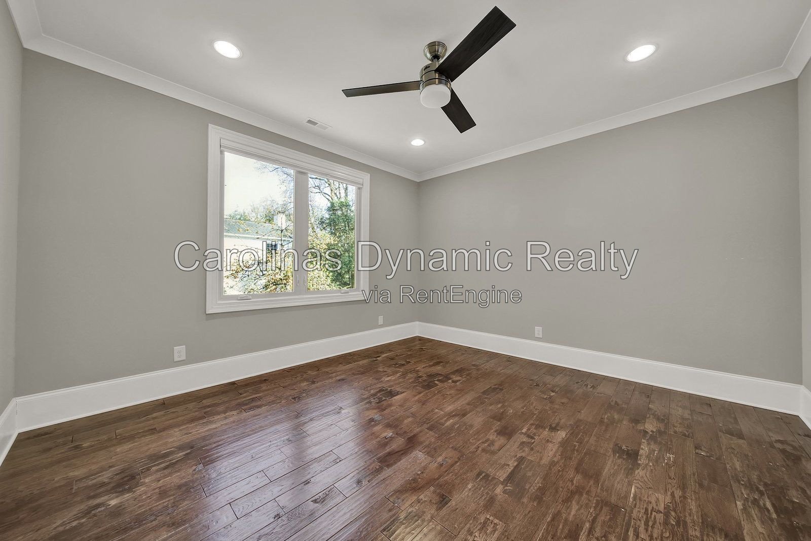 MYERS PARK/SOUTHPARK AREA. MODERN, NEWER CONSTRUCTION 4BR/4.1BA EXECUTIVE HOME ON A BEAUTIFUL & QUIET STREET. BACKYARD OASIS WITH POOL & COVERD TERRACE W/ OUTDOOR KITCHEN property image