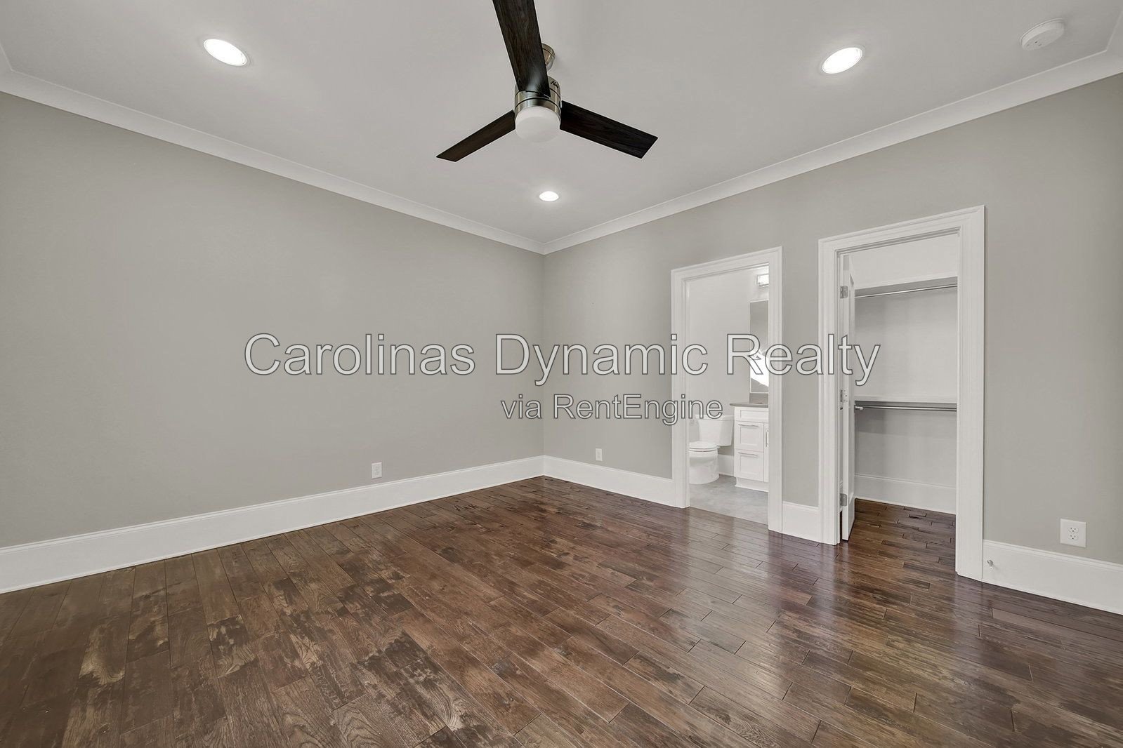 MYERS PARK/SOUTHPARK AREA. MODERN, NEWER CONSTRUCTION 4BR/4.1BA EXECUTIVE HOME ON A BEAUTIFUL & QUIET STREET. BACKYARD OASIS WITH POOL & COVERD TERRACE W/ OUTDOOR KITCHEN property image