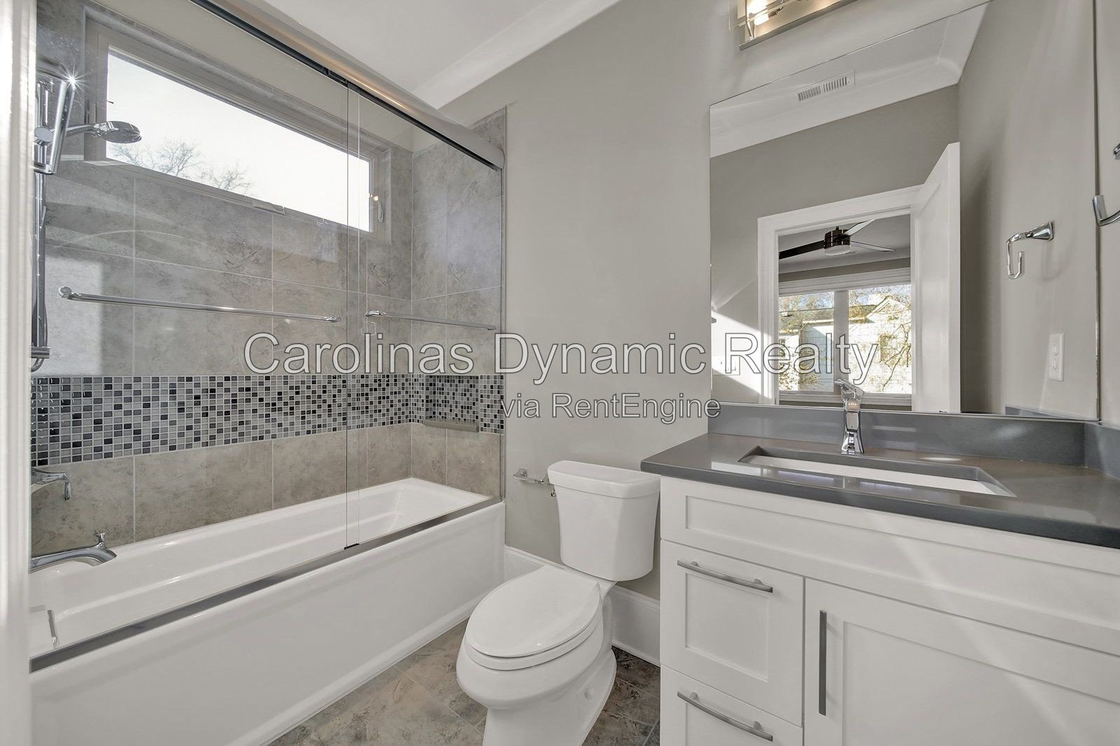 MYERS PARK/SOUTHPARK AREA. MODERN, NEWER CONSTRUCTION 4BR/4.1BA EXECUTIVE HOME ON A BEAUTIFUL & QUIET STREET. BACKYARD OASIS WITH POOL & COVERD TERRACE W/ OUTDOOR KITCHEN property image