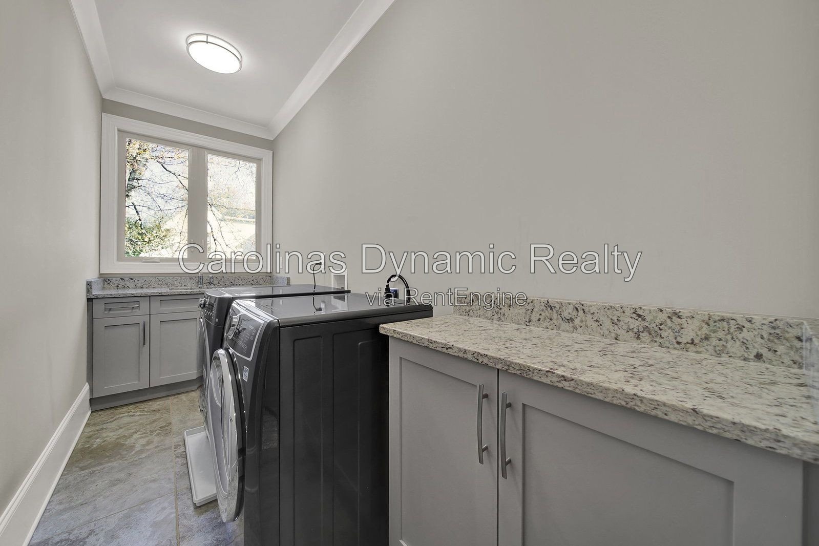 MYERS PARK/SOUTHPARK AREA. MODERN, NEWER CONSTRUCTION 4BR/4.1BA EXECUTIVE HOME ON A BEAUTIFUL & QUIET STREET. BACKYARD OASIS WITH POOL & COVERD TERRACE W/ OUTDOOR KITCHEN property image