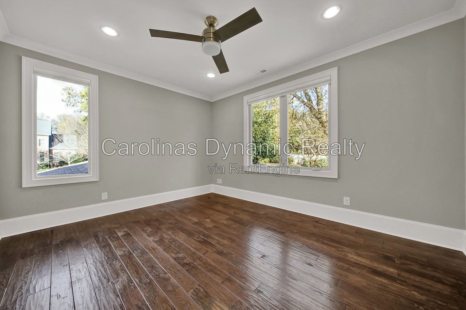 MYERS PARK/SOUTHPARK AREA. MODERN, NEWER CONSTRUCTION 4BR/4.1BA EXECUTIVE HOME ON A BEAUTIFUL & QUIET STREET. BACKYARD OASIS WITH POOL & COVERD TERRACE W/ OUTDOOR KITCHEN property image