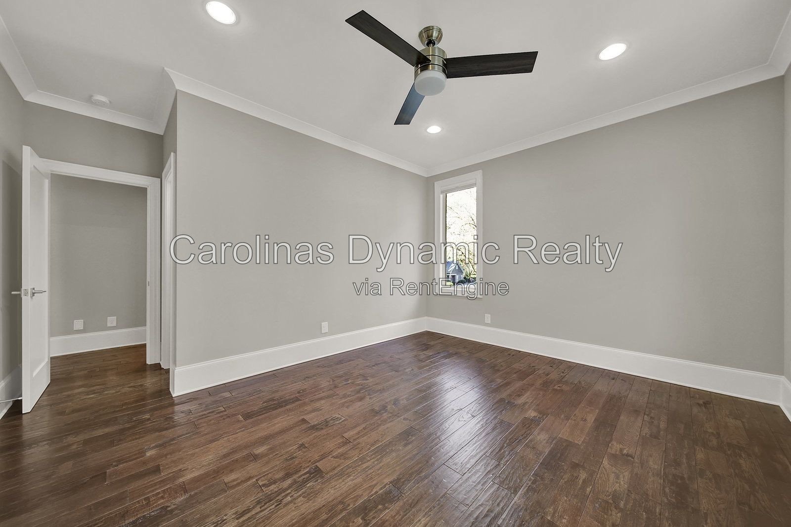 MYERS PARK/SOUTHPARK AREA. MODERN, NEWER CONSTRUCTION 4BR/4.1BA EXECUTIVE HOME ON A BEAUTIFUL & QUIET STREET. BACKYARD OASIS WITH POOL & COVERD TERRACE W/ OUTDOOR KITCHEN property image