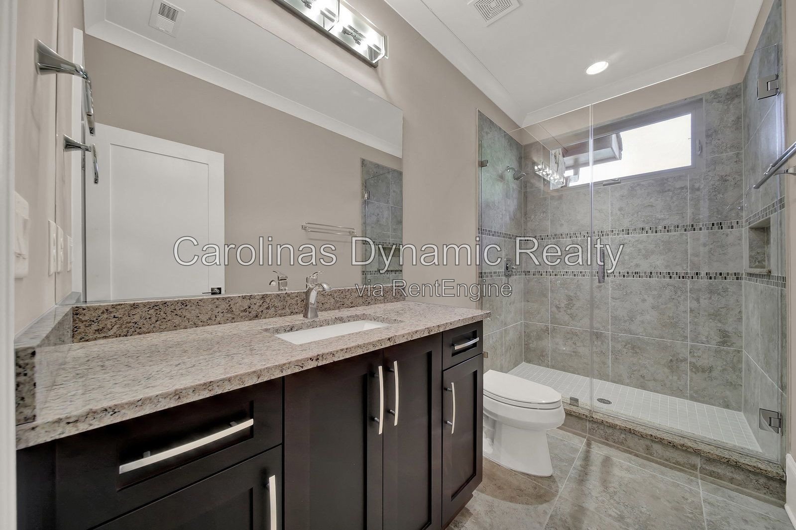 MYERS PARK/SOUTHPARK AREA. MODERN, NEWER CONSTRUCTION 4BR/4.1BA EXECUTIVE HOME ON A BEAUTIFUL & QUIET STREET. BACKYARD OASIS WITH POOL & COVERD TERRACE W/ OUTDOOR KITCHEN property image