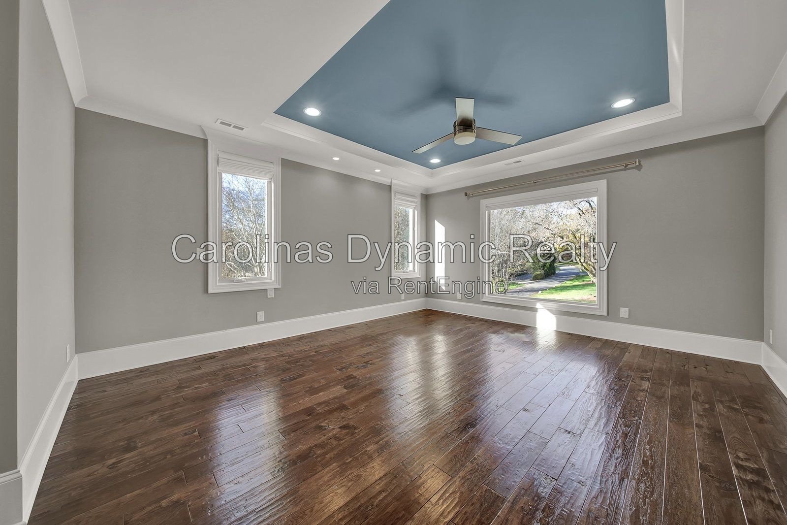 MYERS PARK/SOUTHPARK AREA. MODERN, NEWER CONSTRUCTION 4BR/4.1BA EXECUTIVE HOME ON A BEAUTIFUL & QUIET STREET. BACKYARD OASIS WITH POOL & COVERD TERRACE W/ OUTDOOR KITCHEN property image