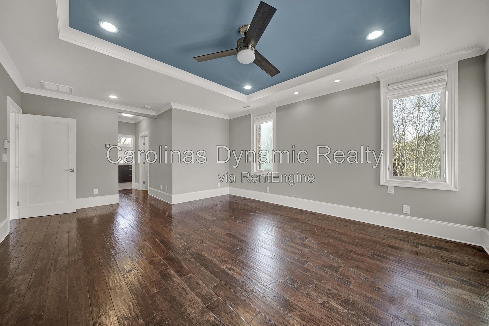 MYERS PARK/SOUTHPARK AREA. MODERN, NEWER CONSTRUCTION 4BR/4.1BA EXECUTIVE HOME ON A BEAUTIFUL & QUIET STREET. BACKYARD OASIS WITH POOL & COVERD TERRACE W/ OUTDOOR KITCHEN property image