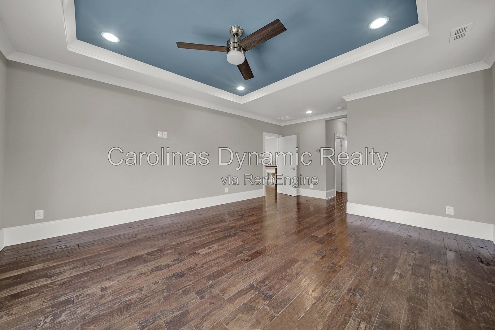 MYERS PARK/SOUTHPARK AREA. MODERN, NEWER CONSTRUCTION 4BR/4.1BA EXECUTIVE HOME ON A BEAUTIFUL & QUIET STREET. BACKYARD OASIS WITH POOL & COVERD TERRACE W/ OUTDOOR KITCHEN property image