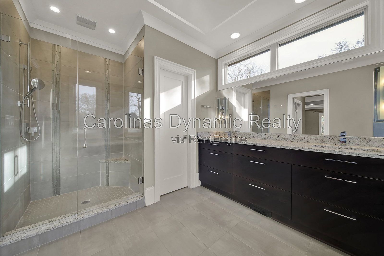 MYERS PARK/SOUTHPARK AREA. MODERN, NEWER CONSTRUCTION 4BR/4.1BA EXECUTIVE HOME ON A BEAUTIFUL & QUIET STREET. BACKYARD OASIS WITH POOL & COVERD TERRACE W/ OUTDOOR KITCHEN property image