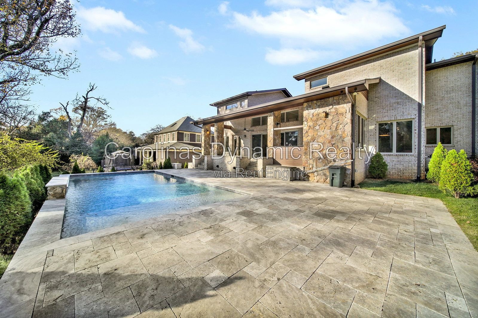 MYERS PARK/SOUTHPARK AREA. MODERN, NEWER CONSTRUCTION 4BR/4.1BA EXECUTIVE HOME ON A BEAUTIFUL & QUIET STREET. BACKYARD OASIS WITH POOL & COVERD TERRACE W/ OUTDOOR KITCHEN property image
