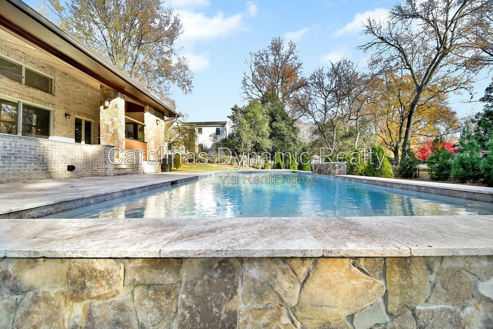 MYERS PARK/SOUTHPARK AREA. MODERN, NEWER CONSTRUCTION 4BR/4.1BA EXECUTIVE HOME ON A BEAUTIFUL & QUIET STREET. BACKYARD OASIS WITH POOL & COVERD TERRACE W/ OUTDOOR KITCHEN property image