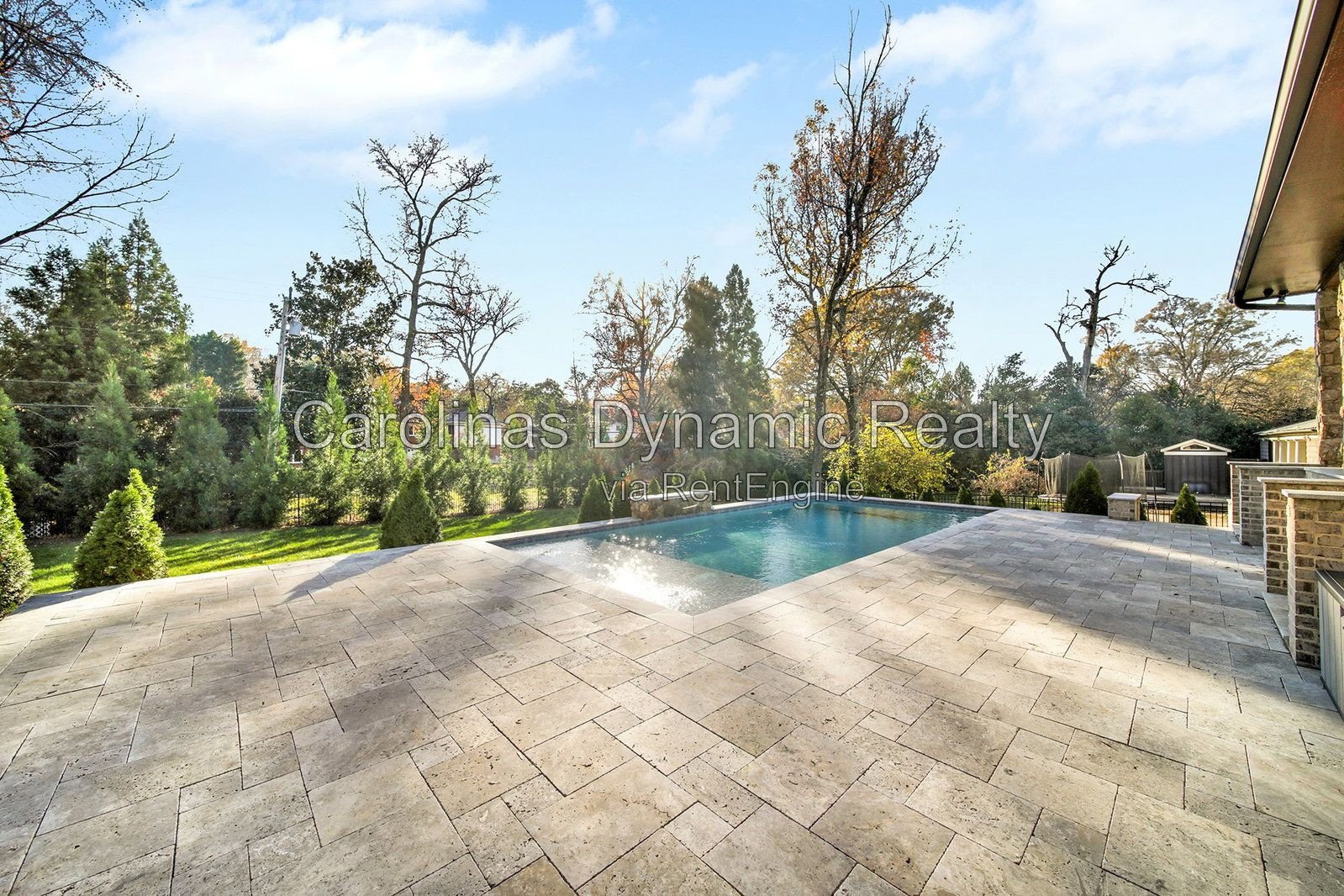 MYERS PARK/SOUTHPARK AREA. MODERN, NEWER CONSTRUCTION 4BR/4.1BA EXECUTIVE HOME ON A BEAUTIFUL & QUIET STREET. BACKYARD OASIS WITH POOL & COVERD TERRACE W/ OUTDOOR KITCHEN property image