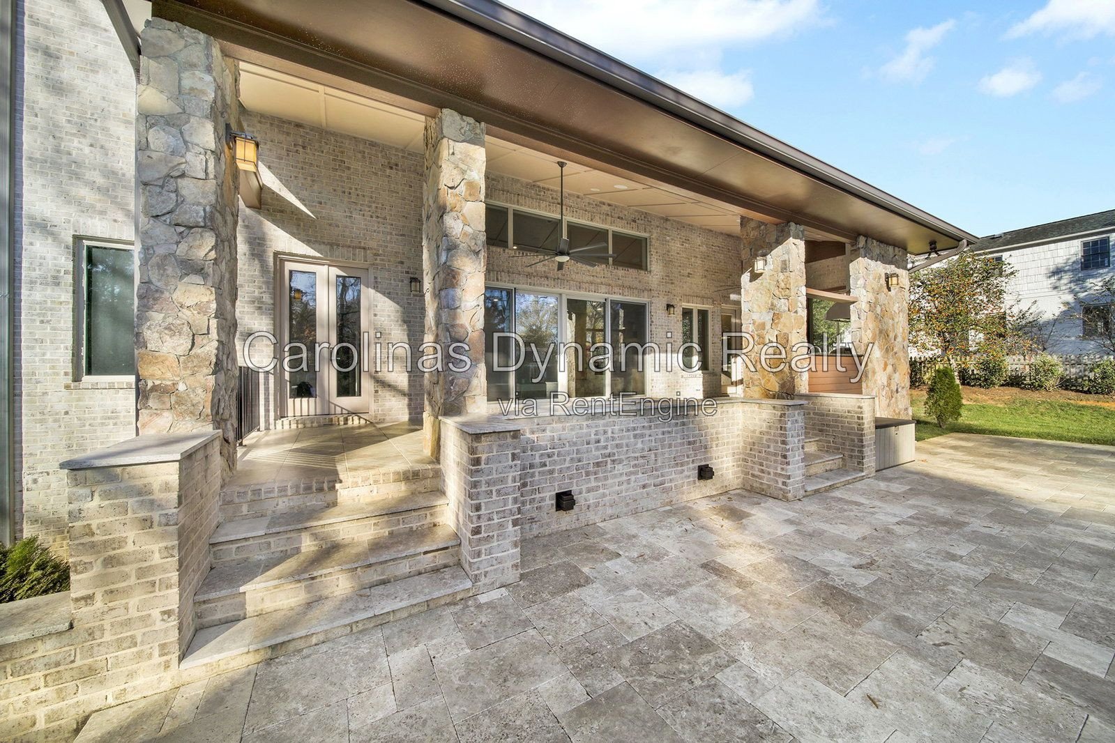 MYERS PARK/SOUTHPARK AREA. MODERN, NEWER CONSTRUCTION 4BR/4.1BA EXECUTIVE HOME ON A BEAUTIFUL & QUIET STREET. BACKYARD OASIS WITH POOL & COVERD TERRACE W/ OUTDOOR KITCHEN property image