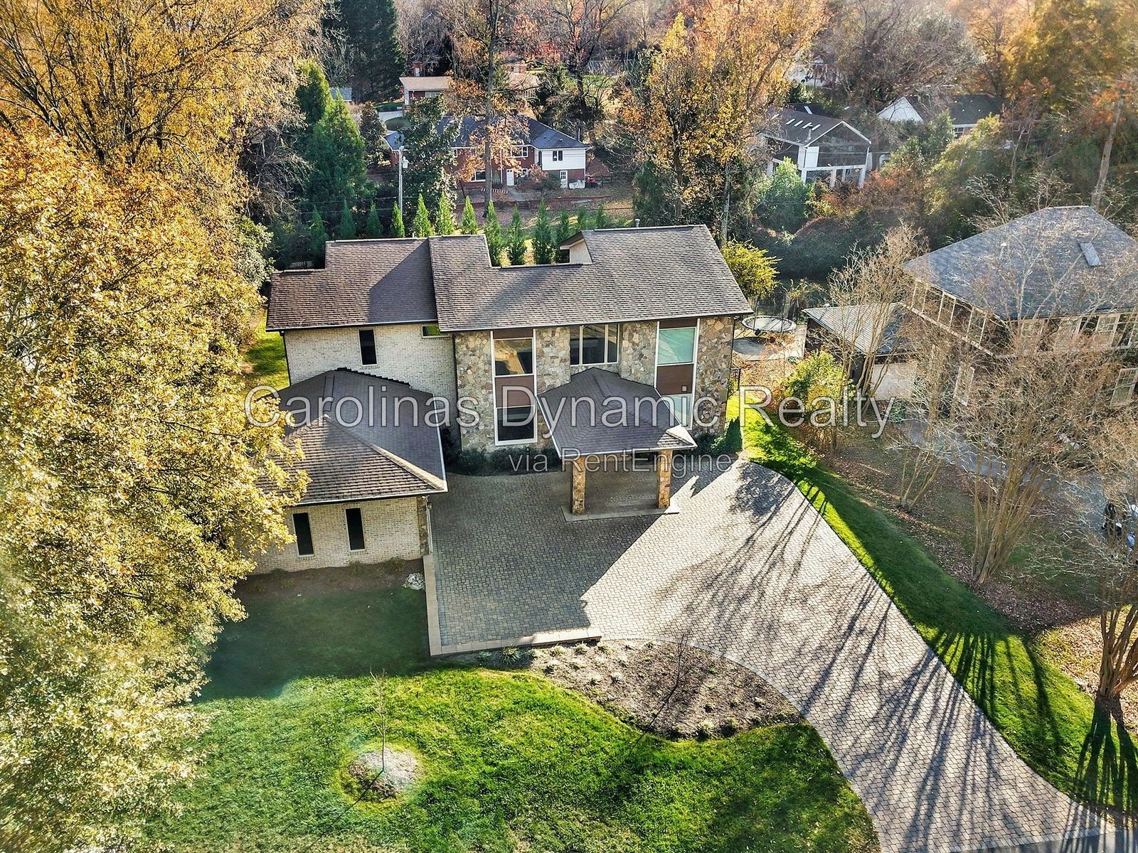 MYERS PARK/SOUTHPARK AREA. MODERN, NEWER CONSTRUCTION 4BR/4.1BA EXECUTIVE HOME ON A BEAUTIFUL & QUIET STREET. BACKYARD OASIS WITH POOL & COVERD TERRACE W/ OUTDOOR KITCHEN property image