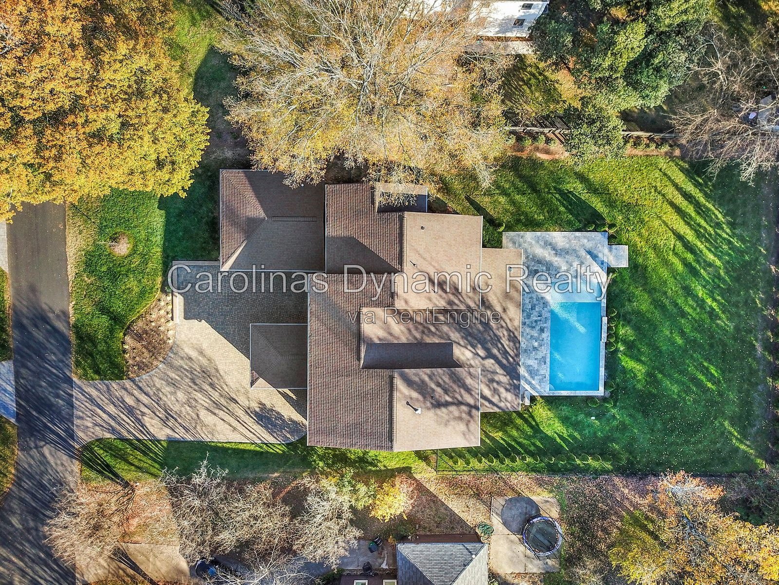 MYERS PARK/SOUTHPARK AREA. MODERN, NEWER CONSTRUCTION 4BR/4.1BA EXECUTIVE HOME ON A BEAUTIFUL & QUIET STREET. BACKYARD OASIS WITH POOL & COVERD TERRACE W/ OUTDOOR KITCHEN property image