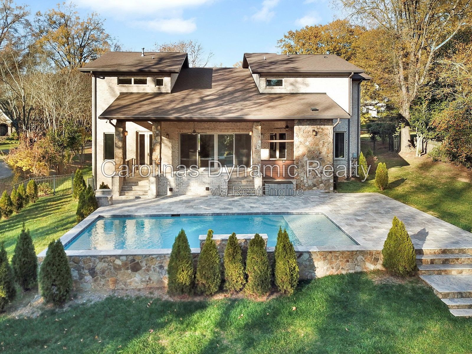 MYERS PARK/SOUTHPARK AREA. MODERN, NEWER CONSTRUCTION 4BR/4.1BA EXECUTIVE HOME ON A BEAUTIFUL & QUIET STREET. BACKYARD OASIS WITH POOL & COVERD TERRACE W/ OUTDOOR KITCHEN property image