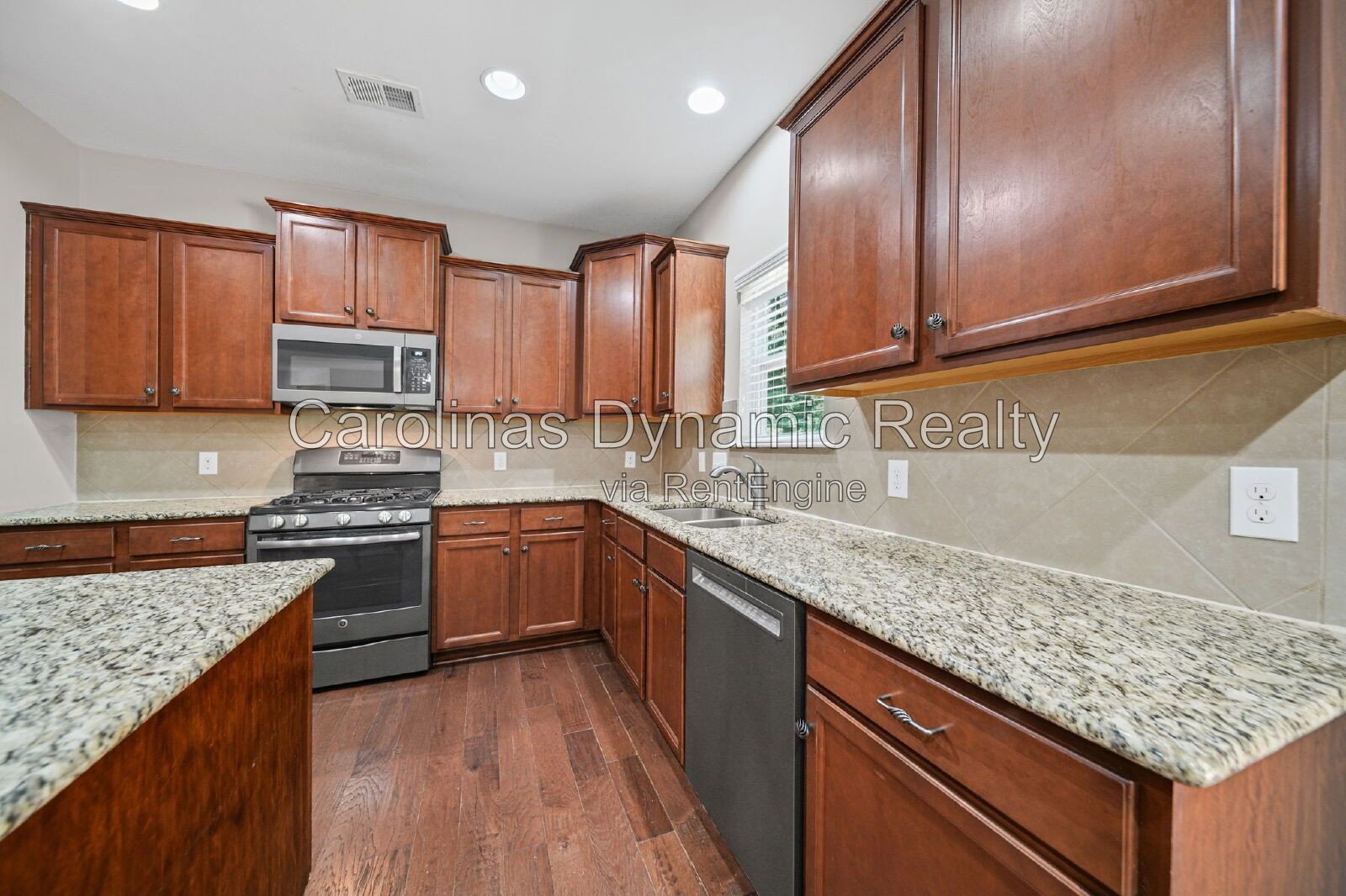 5 Bedrooms | 3 Baths | Beautiful Kitchen | Large Deck | 3 Car Garage property image