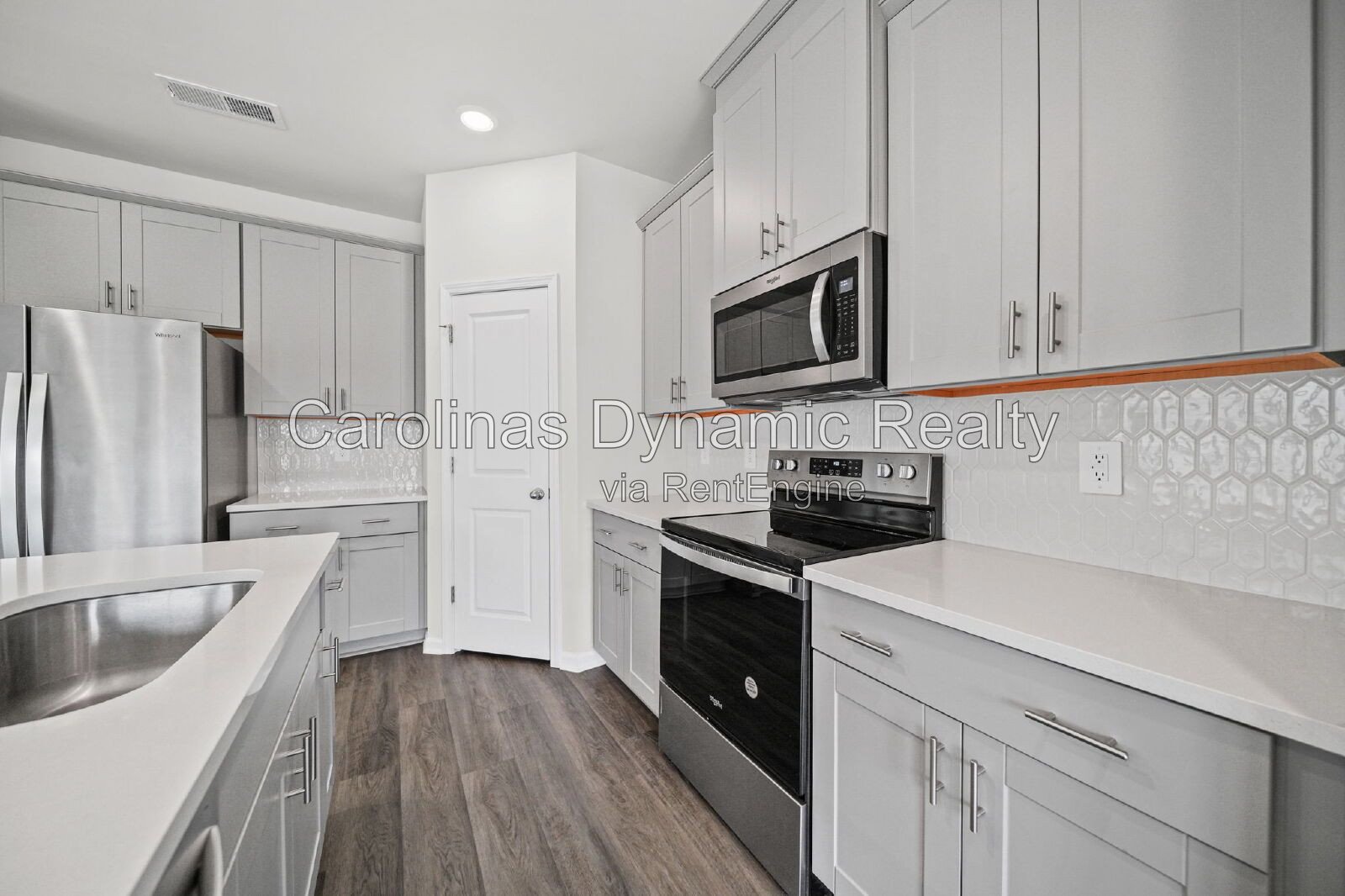 Spacious 3BR End-Unit Townhome in Prime Location with 2 Car Garage property image