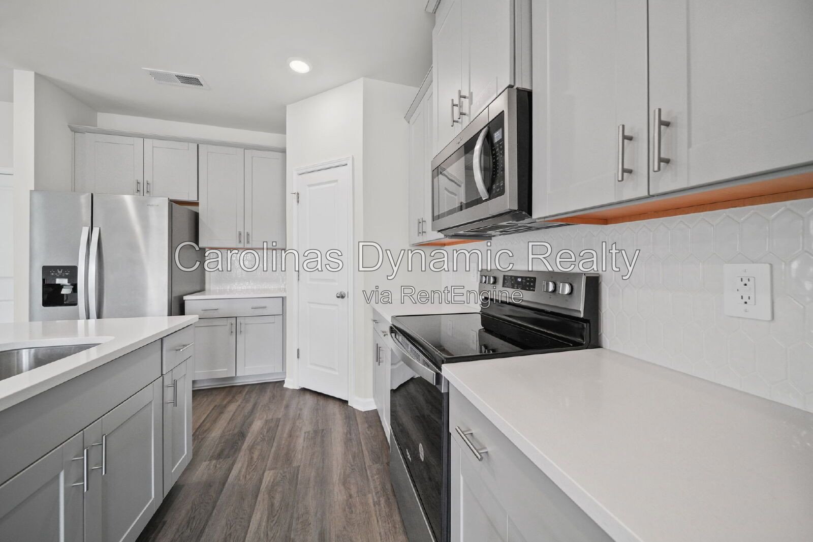 Spacious 3BR End-Unit Townhome in Prime Location with 2 Car Garage property image