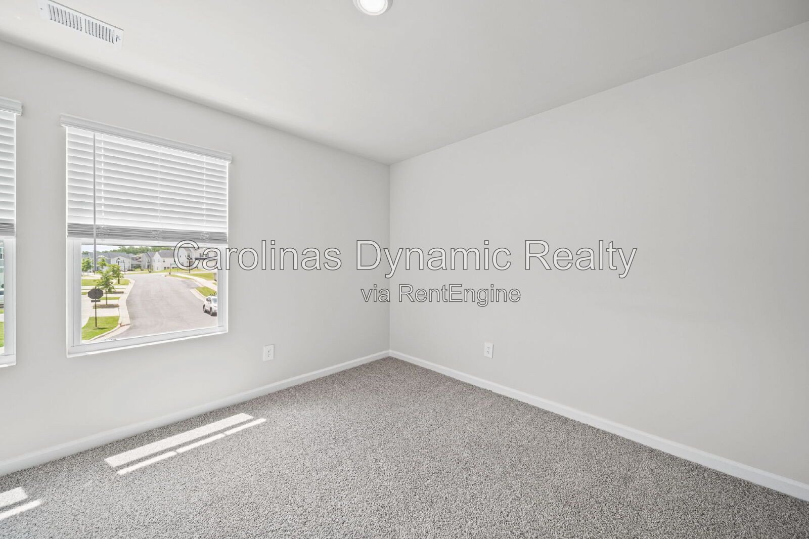 Spacious 3BR End-Unit Townhome in Prime Location with 2 Car Garage property image