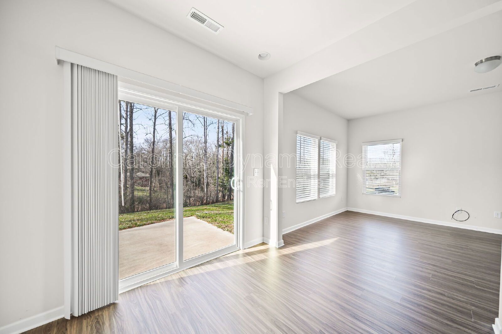 3 Bedrooms | 2.5 Baths | Granite Counters | Stainless Steel Appliances property image