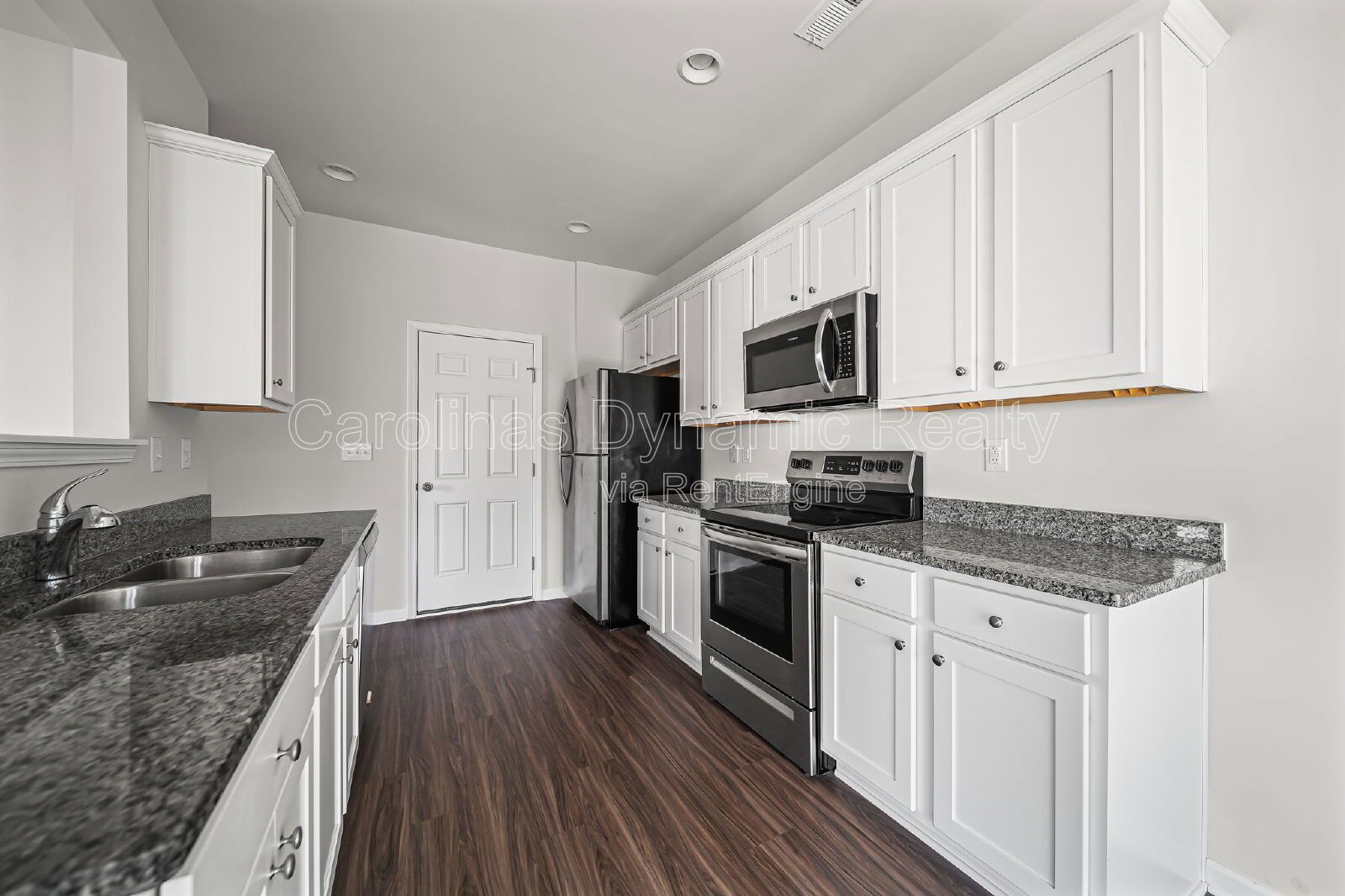 3 Bedrooms | 2.5 Baths | Granite Counters | Stainless Steel Appliances property image