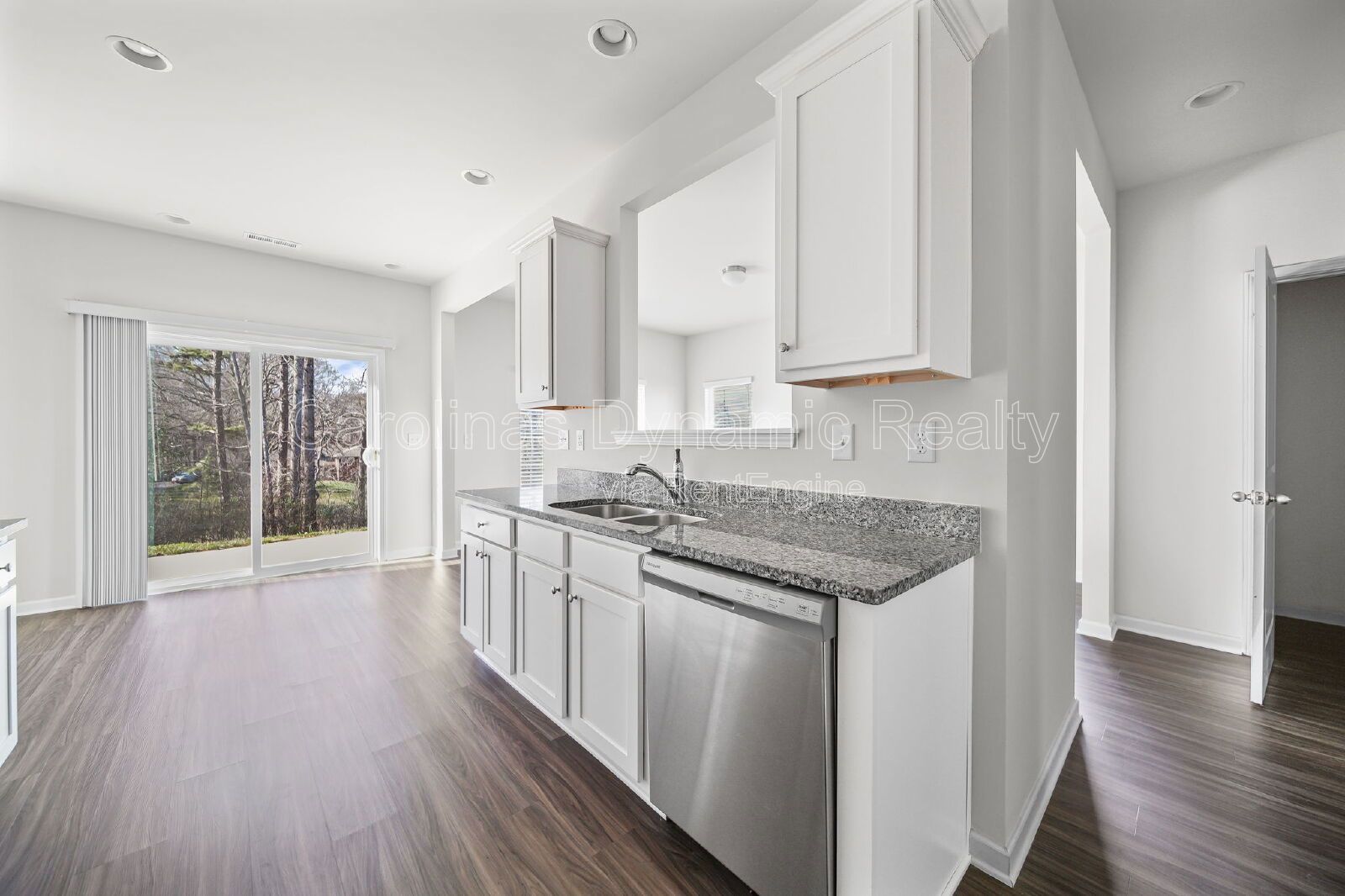 3 Bedrooms | 2.5 Baths | Granite Counters | Stainless Steel Appliances property image