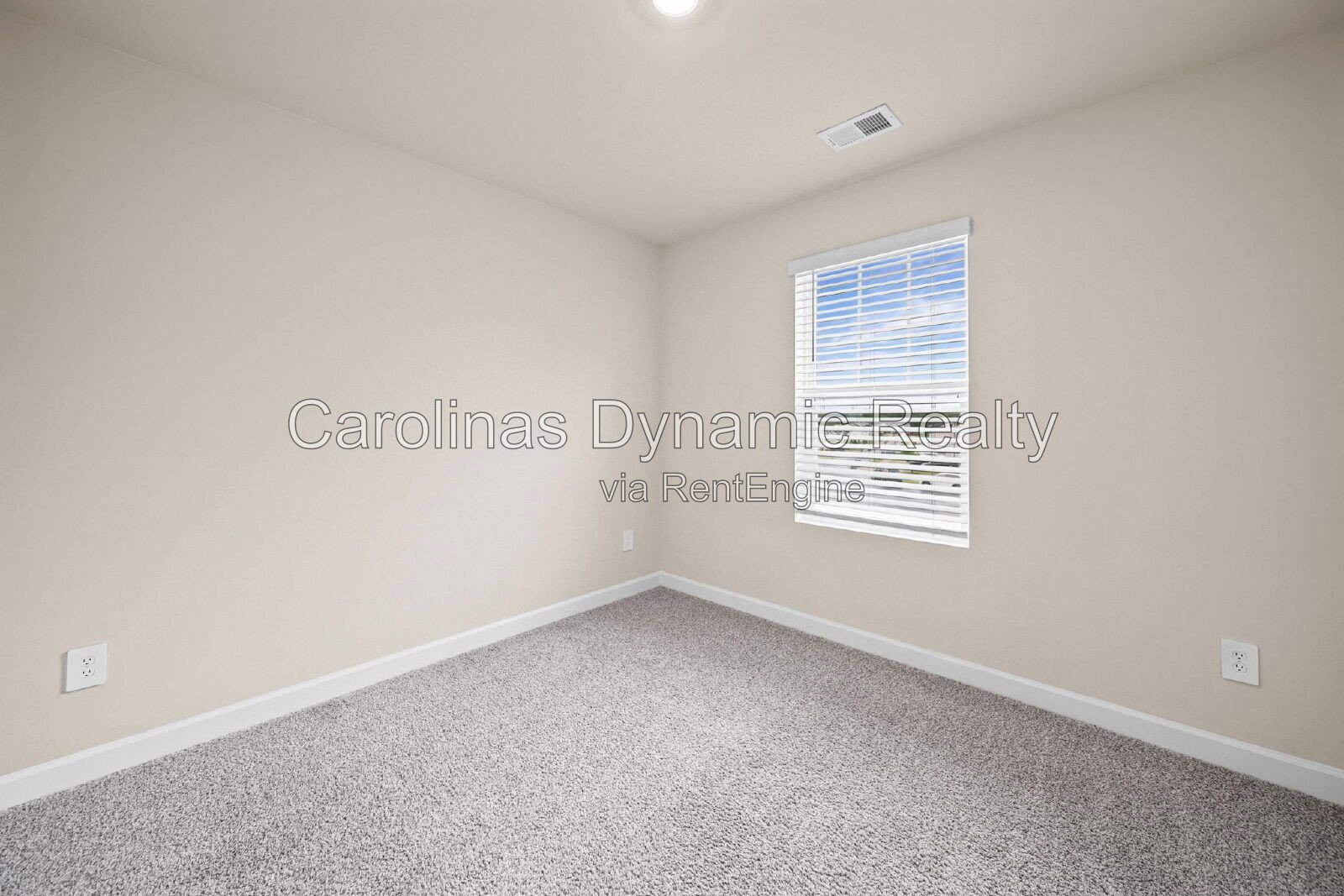 3 Bedrooms | 2.5 Baths | Granite Counters | Stainless Steel Appliances | Garage property image