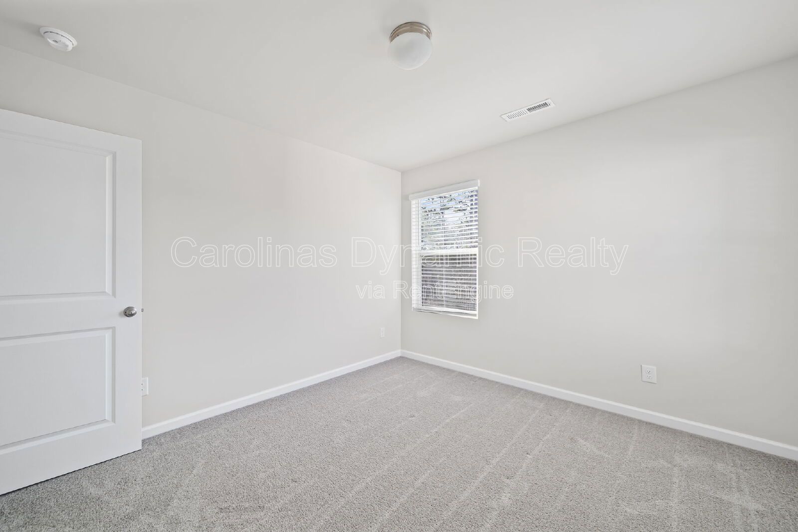 3 Bedrooms | 2.5 Baths | Granite Counters | Stainless Steel Appliances property image