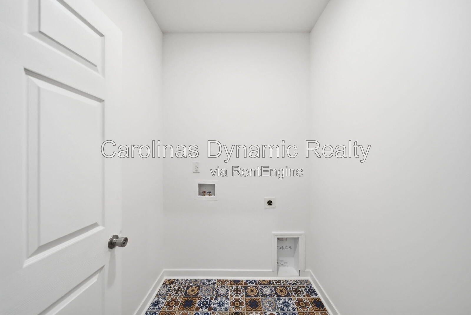 Brand-new construction with modern finishes, a thoughtful single-level floor plan, and an impressive primary suite! property image