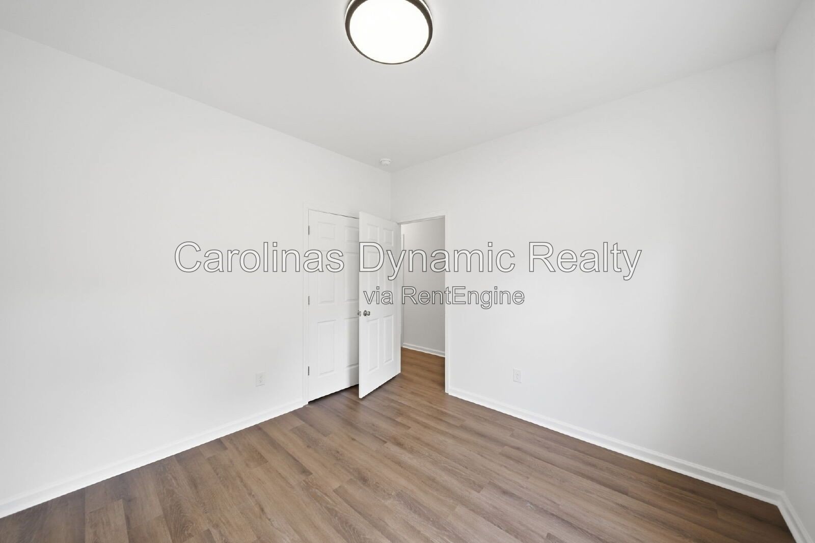 Brand-new construction with modern finishes, a thoughtful single-level floor plan, and an impressive primary suite! property image