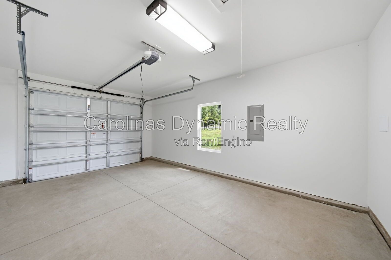 Brand-new construction with modern finishes, a thoughtful single-level floor plan, and an impressive primary suite! property image