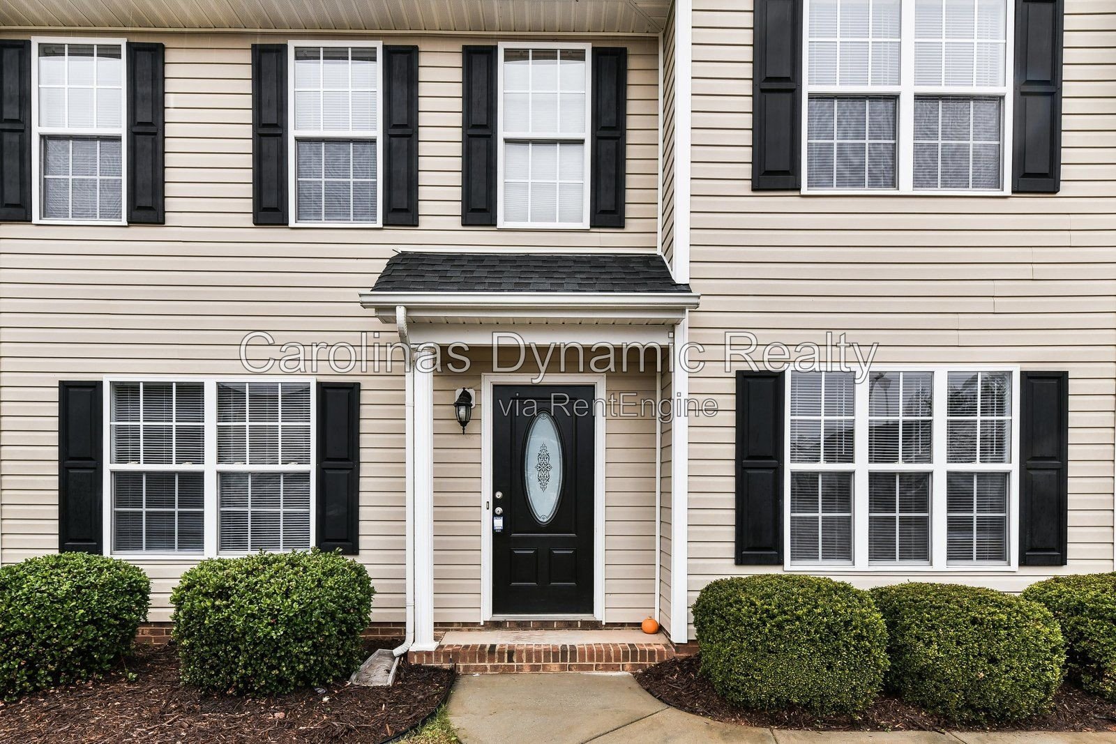 4 Bedrooms | 2.5 Baths | Cul-De-Sac | Luxury Plank Flooring | Stainless Steel Appliances property image