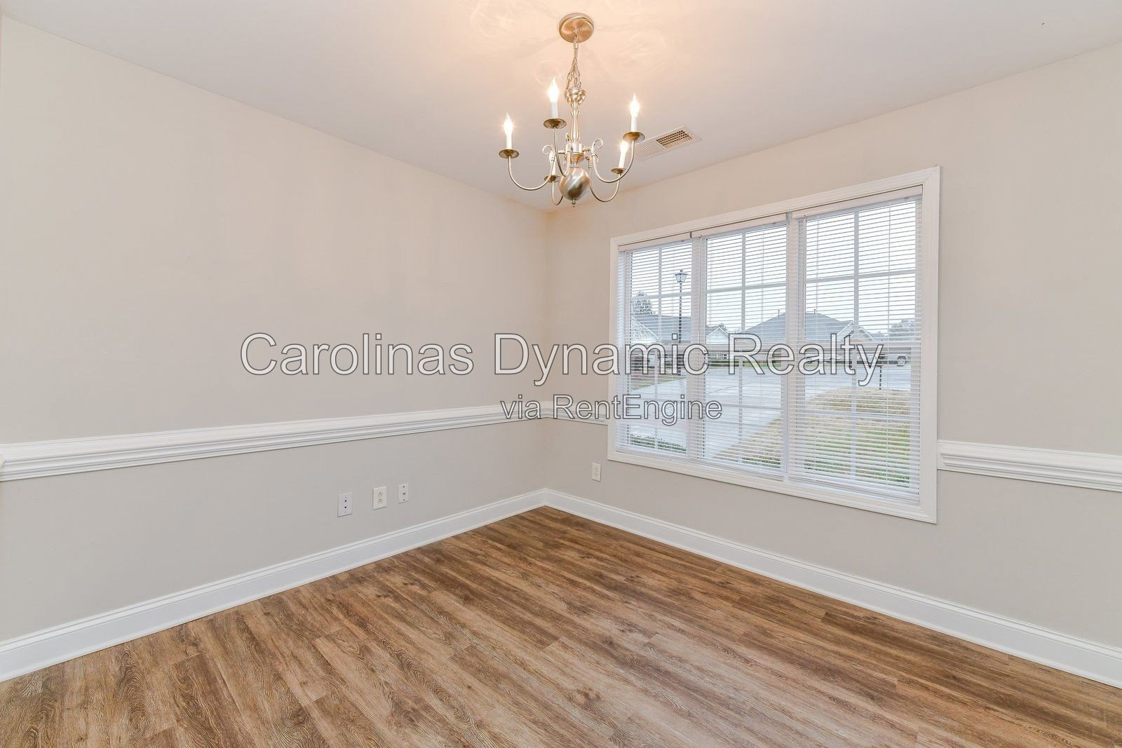 4 Bedrooms | 2.5 Baths | Cul-De-Sac | Luxury Plank Flooring | Stainless Steel Appliances property image