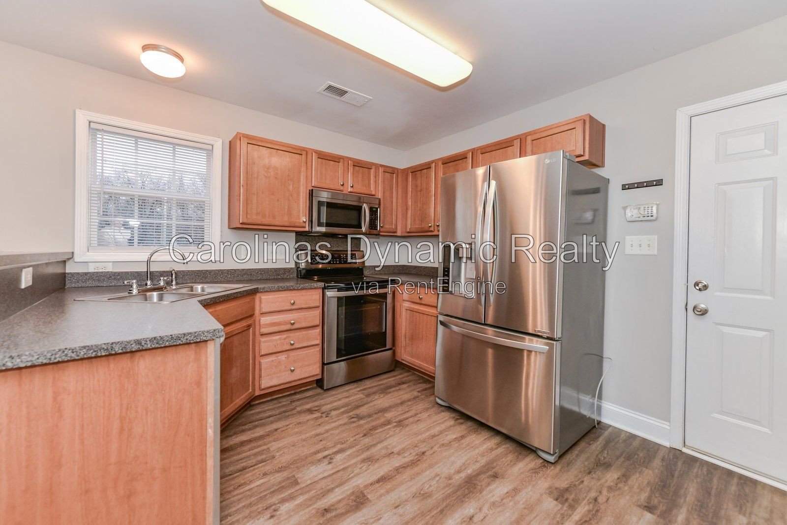 4 Bedrooms | 2.5 Baths | Cul-De-Sac | Luxury Plank Flooring | Stainless Steel Appliances property image