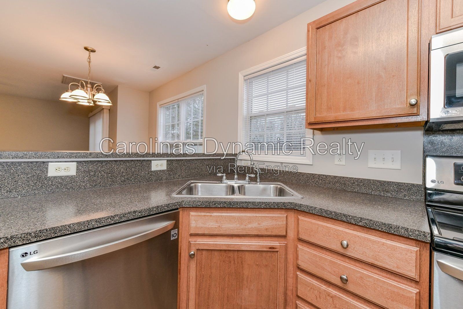 4 Bedrooms | 2.5 Baths | Cul-De-Sac | Luxury Plank Flooring | Stainless Steel Appliances property image