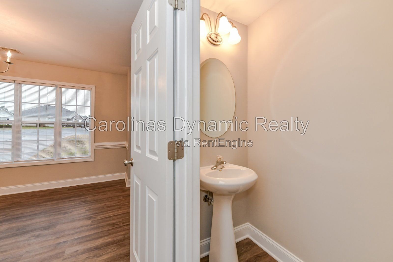 4 Bedrooms | 2.5 Baths | Cul-De-Sac | Luxury Plank Flooring | Stainless Steel Appliances property image