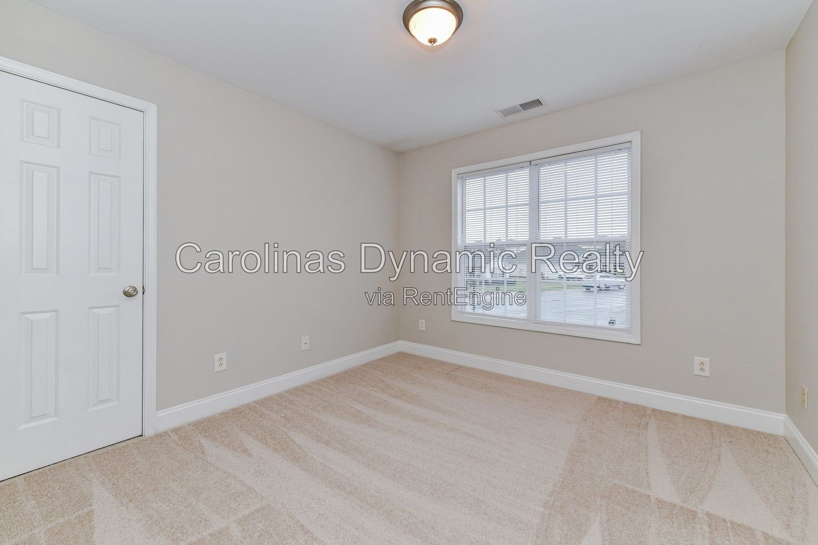 4 Bedrooms | 2.5 Baths | Cul-De-Sac | Luxury Plank Flooring | Stainless Steel Appliances property image